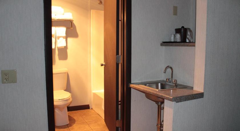 Shiretown Inn & Suites photo
