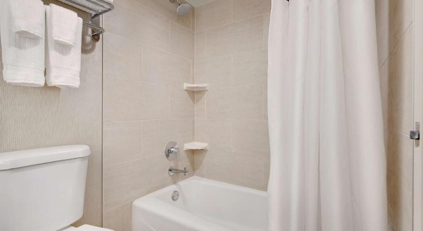 Szoba king-méretű ággyal – nemdohányzó, közelmúltban felújított (1 King Bed Newly Renovated Non-Smoking) fotója 6
