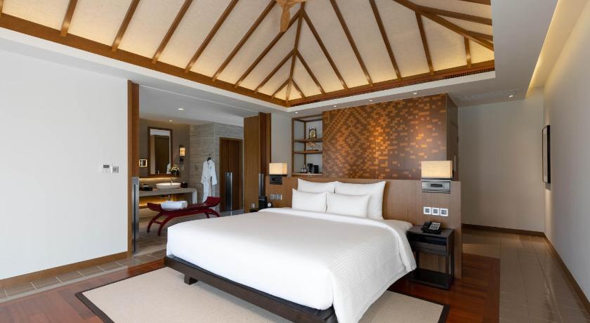 Image of Premium Deluxe Room, 1 King Size Bed 6