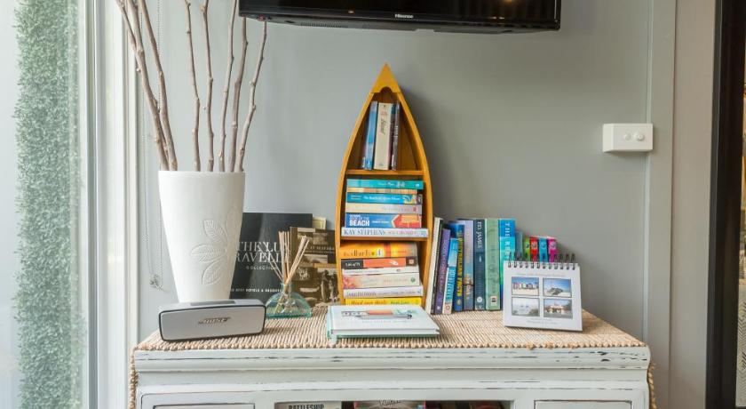 Sailaway Beach House photo