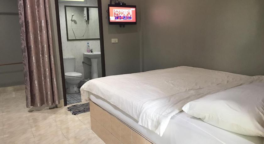 パタヤ Baan Rai Pu Fa 3つ星 ホテル プール