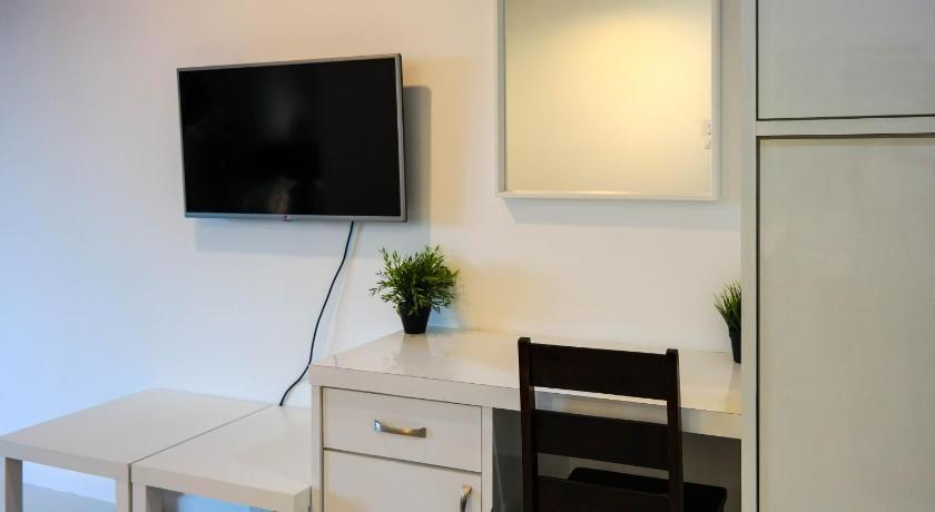 Summersuites by AG Vacation WiFi Twin Tower - image 12