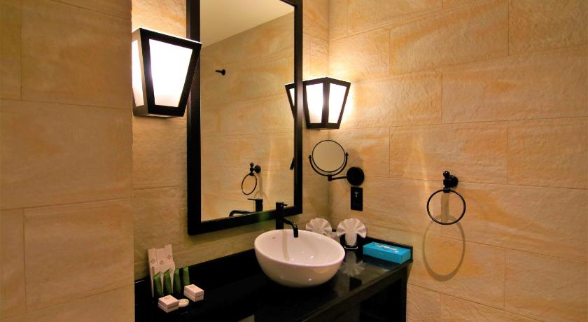 Image of Superior King Room 13