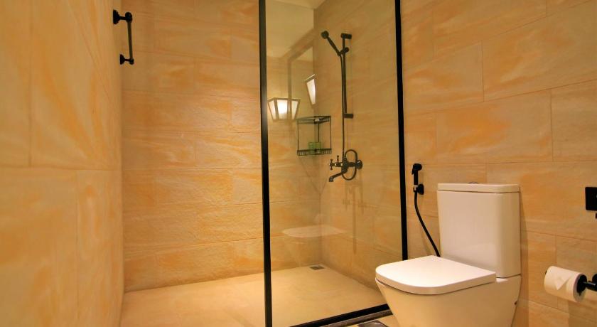 Image of Superior King Room 15