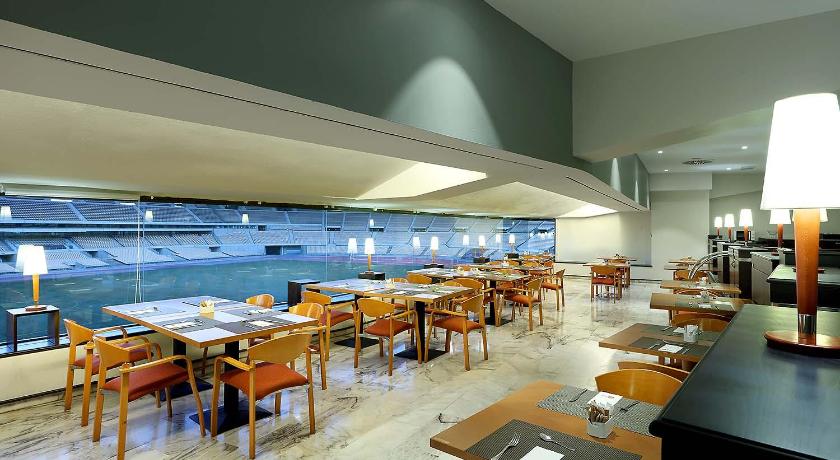 塞维利亚 Hotel Exe Isla Cartuja 4星级 酒店 泳池