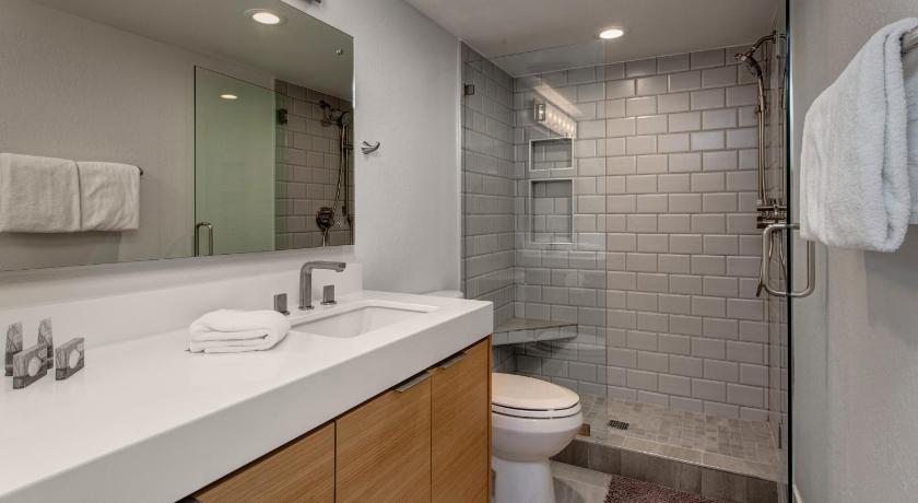 Scandinavian 72 Vantage Condo photo