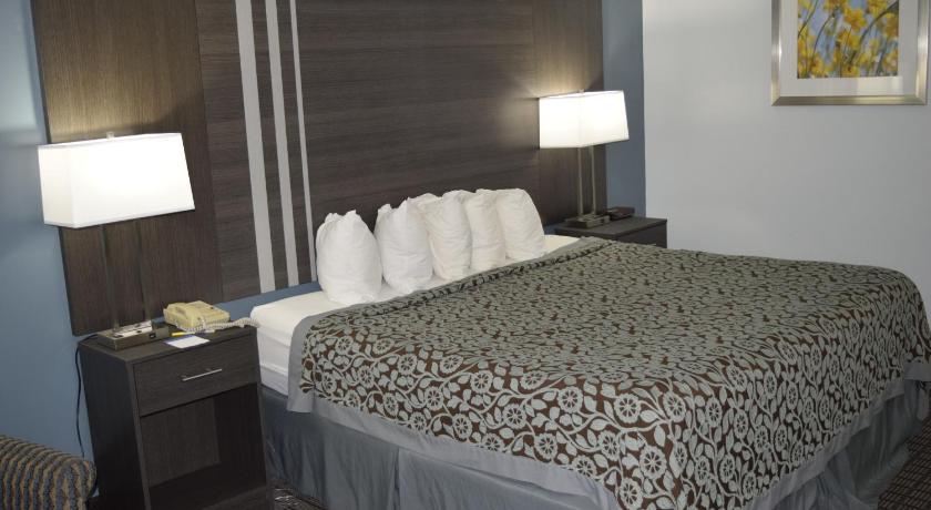 Days Inn by Wyndham Rock Falls photo