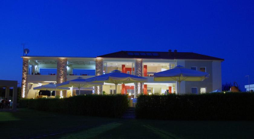 Antonios Village Hotel & Apartments