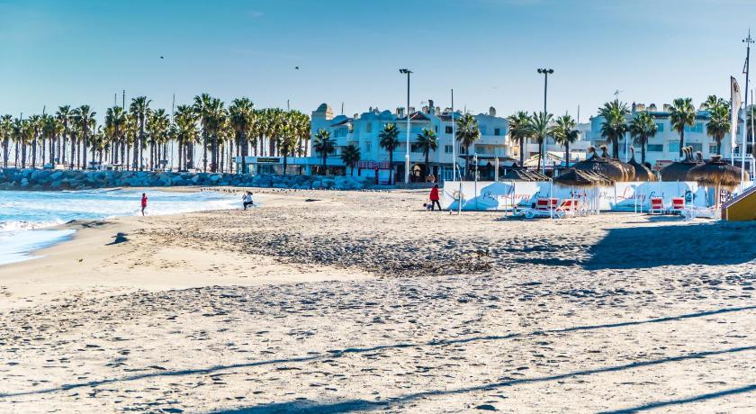 Carihuela Suites — Hotel in Torremolinos