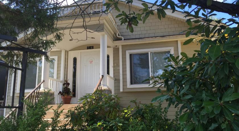 Cozy Bedrooms Guest House — Hotel in Vancouver (BC)