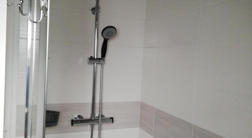 屈彭海姆 1 chambre d'hote entre terre et mer 3星级 酒店 泳池