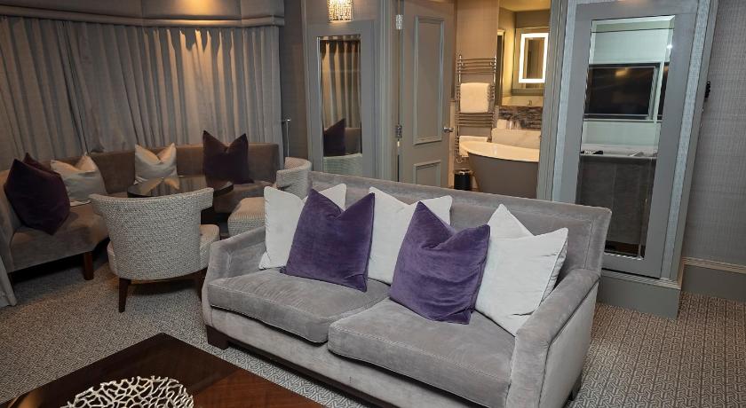Image of King Suite with Freestanding Tub and Shower - Bay Window 0
