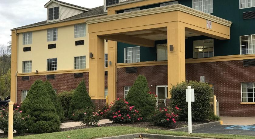 Days Inn by Wyndham Norton photo