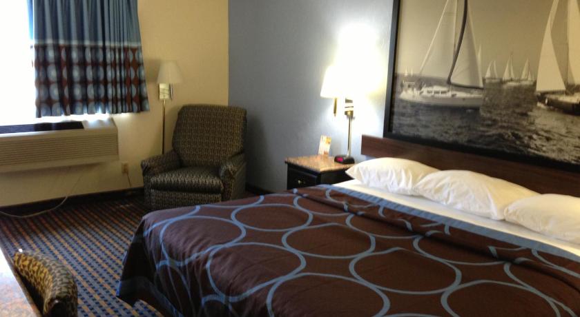 Super 8 By Wyndham New Castle photo