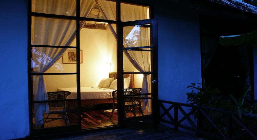 Image of French Studio 1