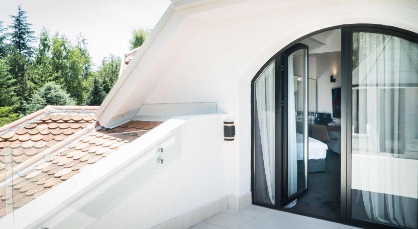 ベオグラード Best Western Premier Natalija Residence 4つ星 ホテル プール