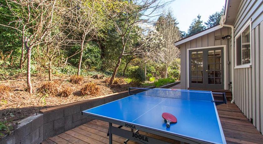 Coastal Cottage Walk To Beach Soak In Hot Tub Play Ping Pong