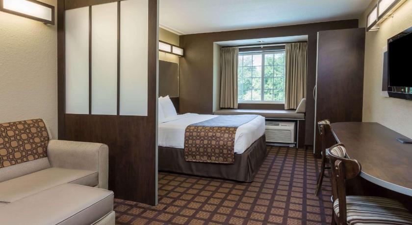 Microtel Inn & Suites by Wyndham Jacksonville Airport