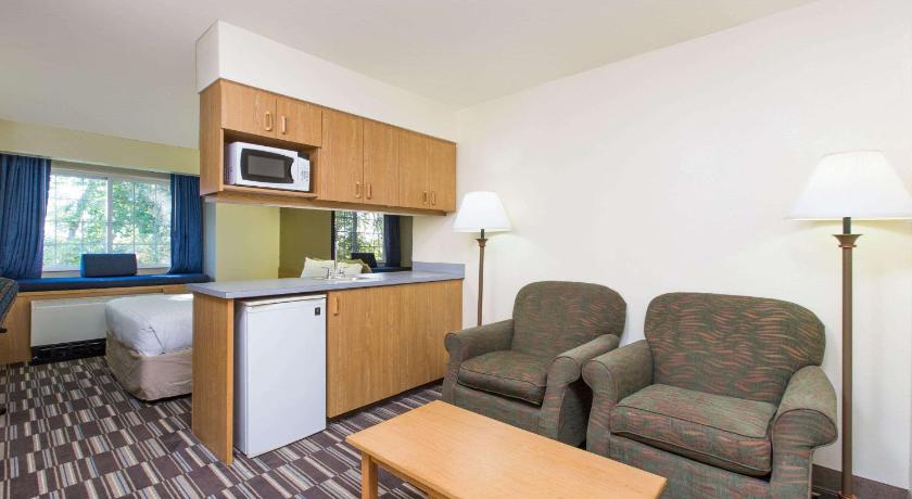 Microtel Inn & Suites by Wyndham Anchorage Airport