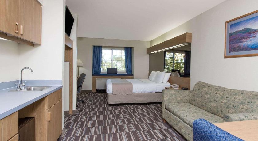 Microtel Inn & Suites by Wyndham Anchorage Airport