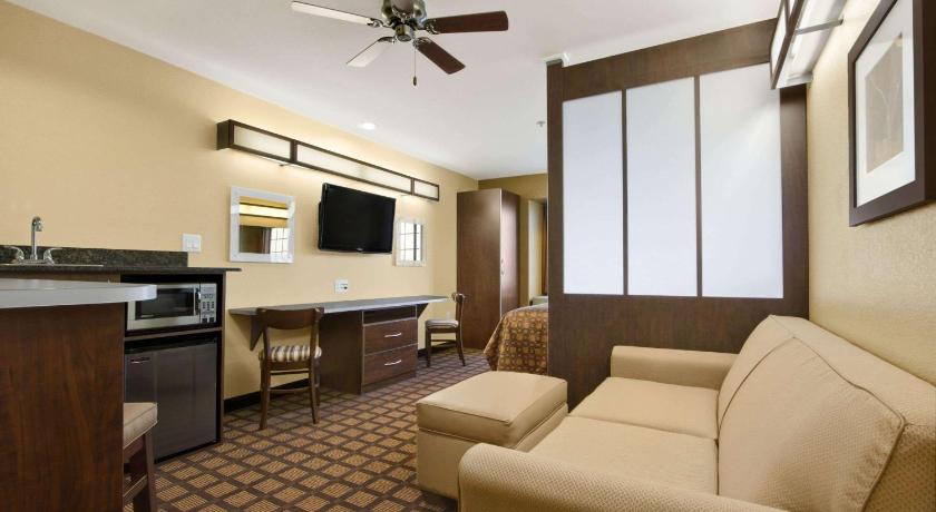 Microtel Inn & Suites by Wyndham Round Rock