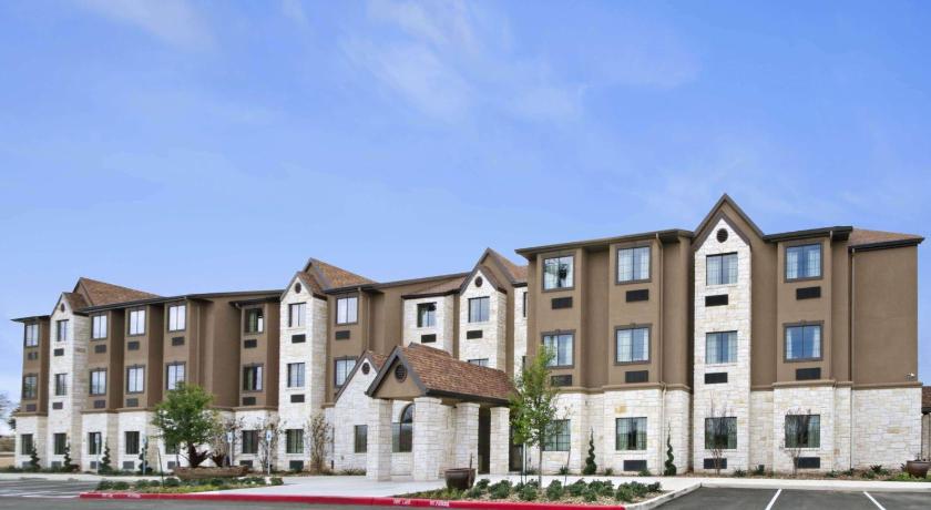 Microtel Inn & Suites by Wyndham Round Rock photo