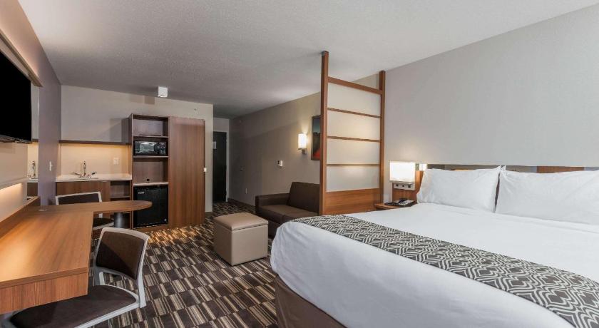 Microtel Inn & Suites by Wyndham Altoona