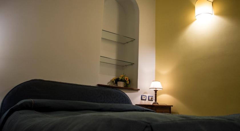 Image of Large Single Room 9