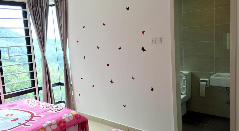 12pax Golden Shine Homestay @Midhills Genting photo
