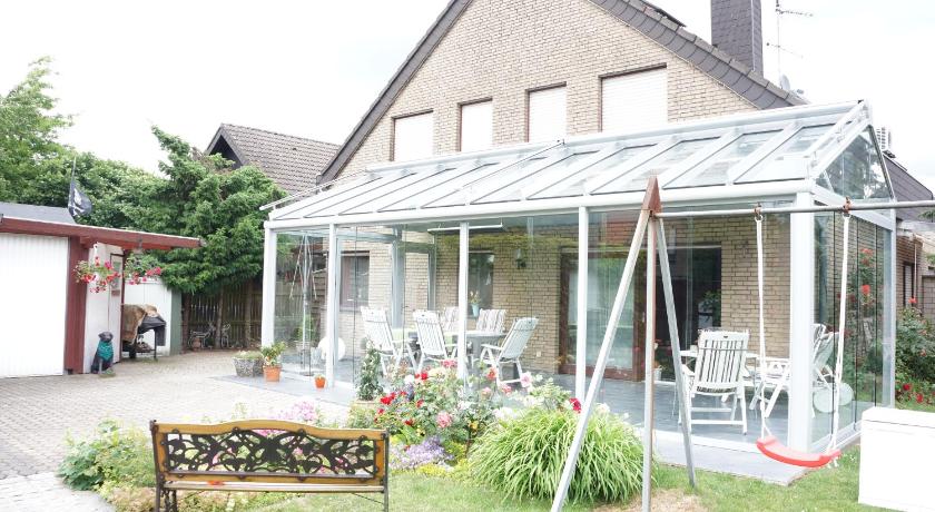 Apartmentvermietung Meerbusch — Hotel in Dusseldorf
