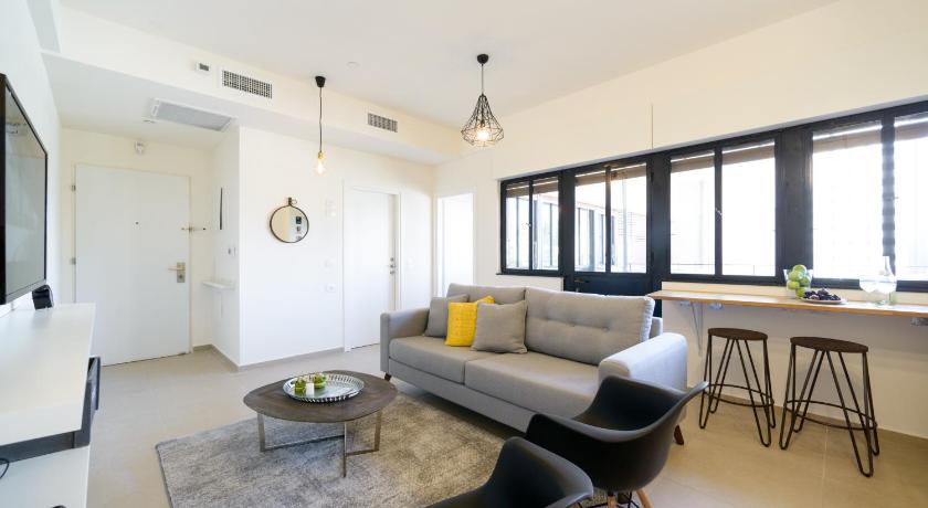 16 HaRakevet Street - By Beach Apartments TLV — Hotel in Tel Aviv