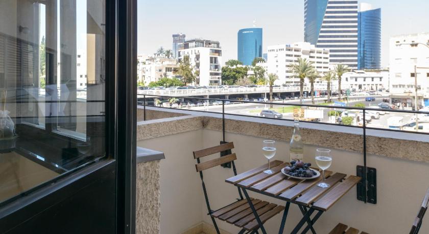 16 HaRakevet Street - By Beach Apartments TLV photo