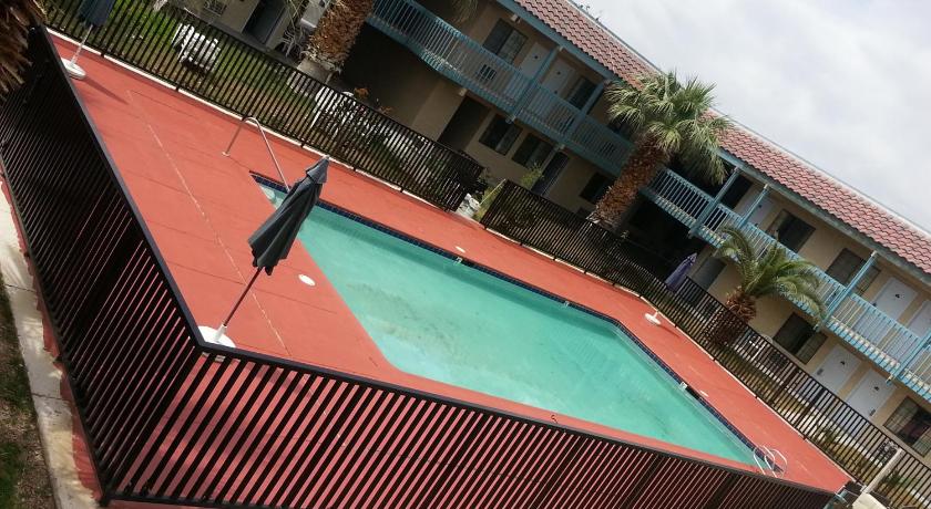 Days Inn & Suites by Wyndham Needles photo