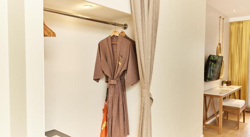 Image of DLX Two Queens Room 11