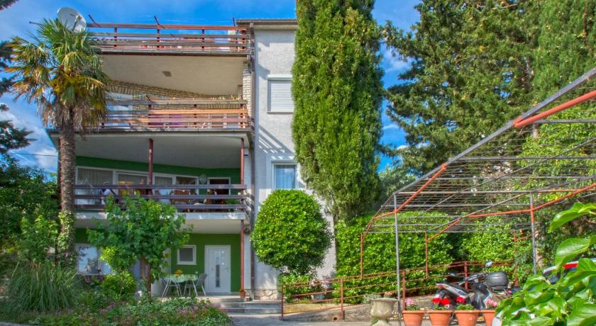 Apartments Sabina - 100m from sea — Hotel in Crikvenica