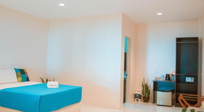 Cebu Estaca Bay Gardens Conference Resort powered by Cocotel  2-Star Hotel suite
