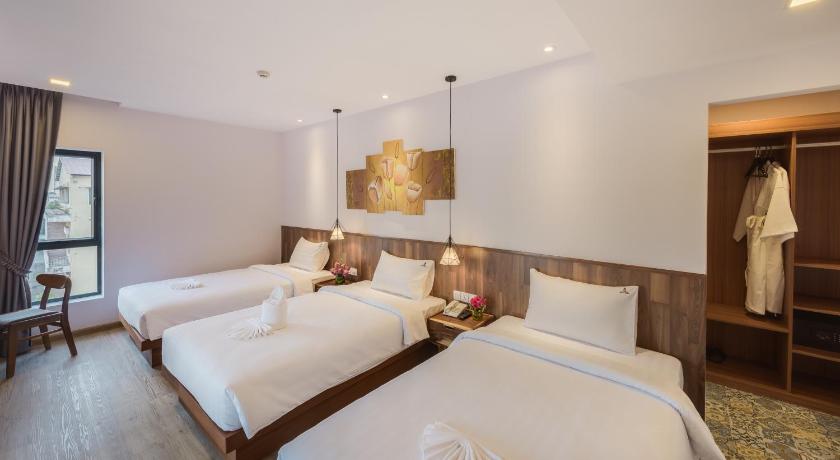 Image of Executive Triple Room 1