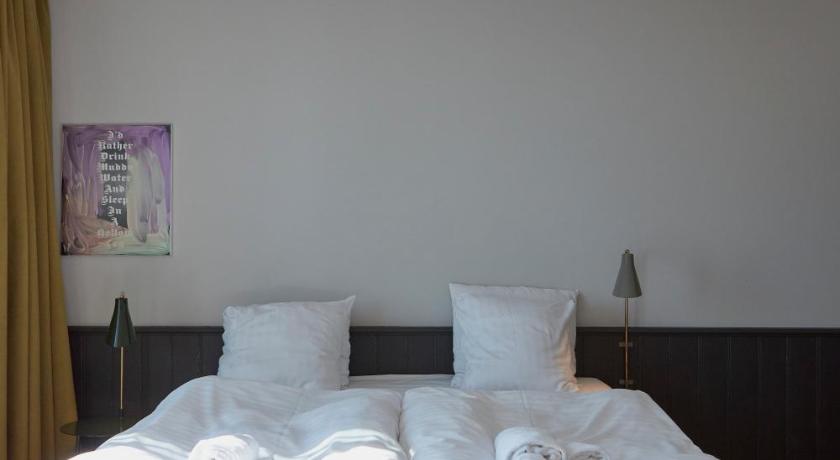 Image of Superior Room with Partial Sea View 9