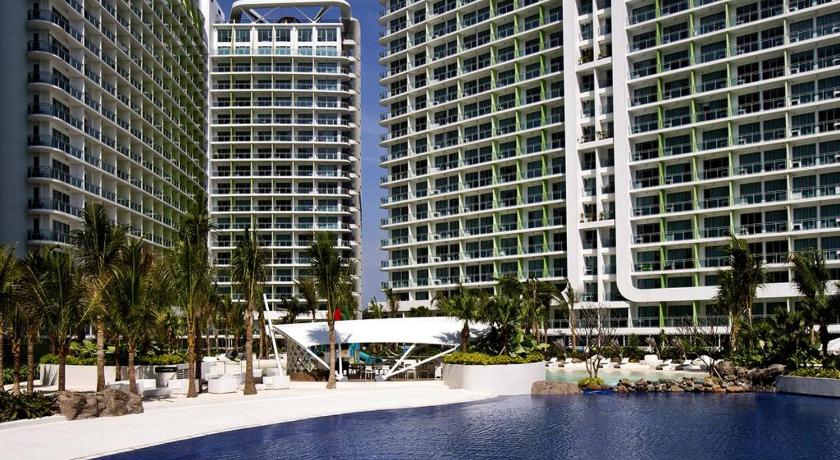 Azure Urban Resort Residences Maui 1815 pool view photo