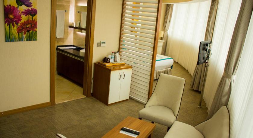 Yol İş Holiday Adana Otel