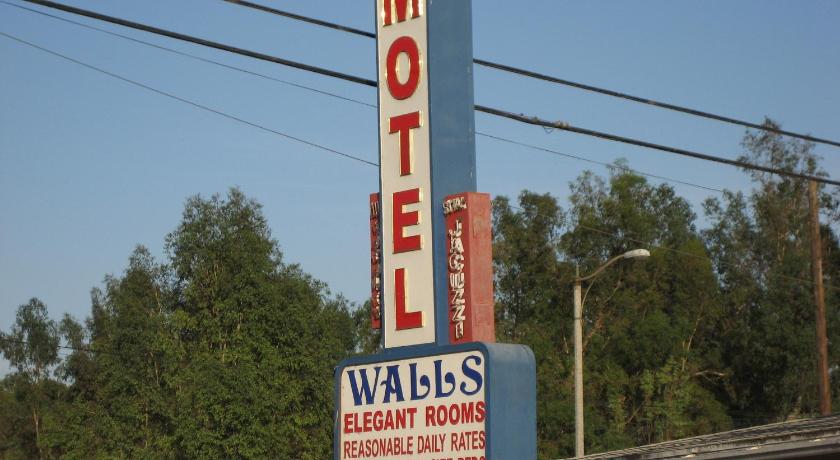 Walls Motel Long Beach photo