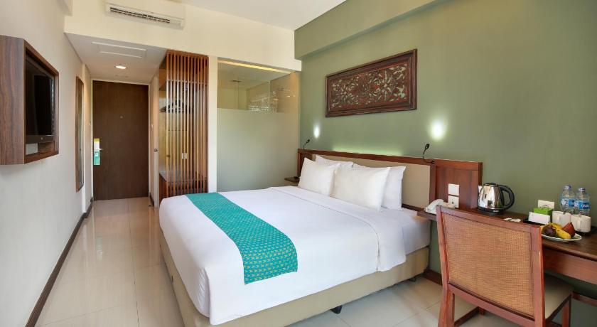 Image of Deluxe Pool Access 7