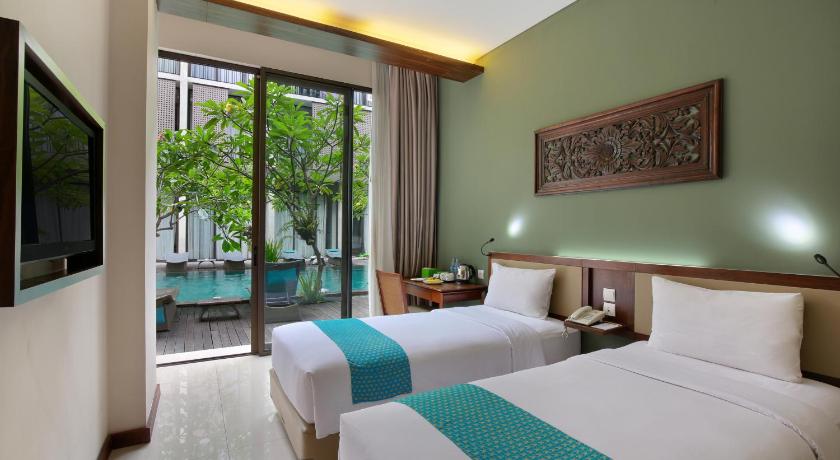 Image of Deluxe Pool Access 5