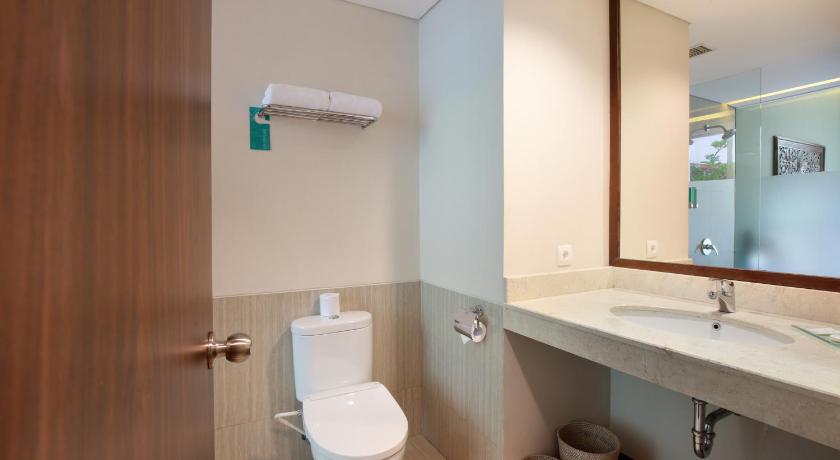 Image of Deluxe Pool Access 15