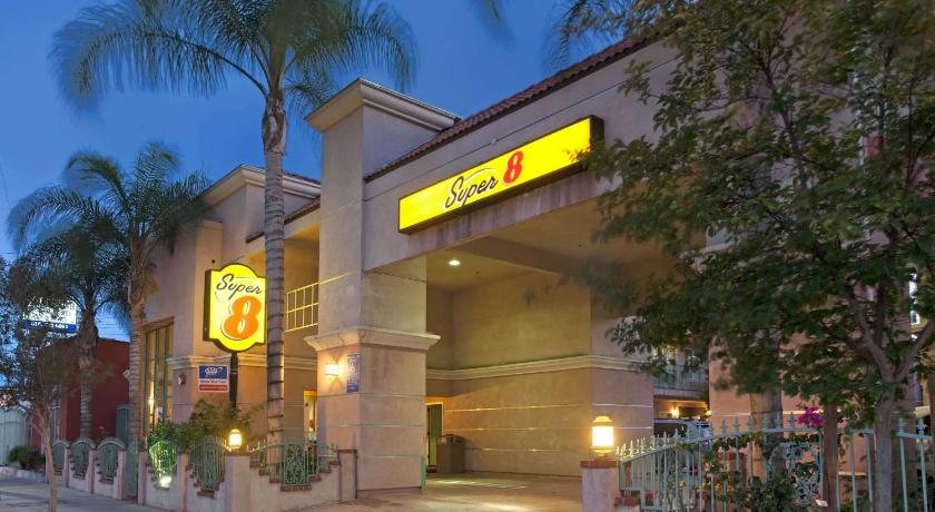 Super 8 By Wyndham North Hollywood