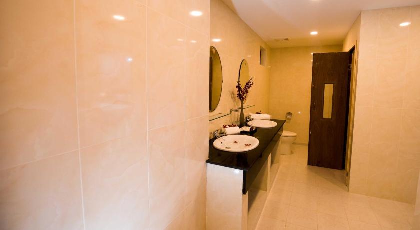 Bathroom, Victory Hotel in Tay Ninh