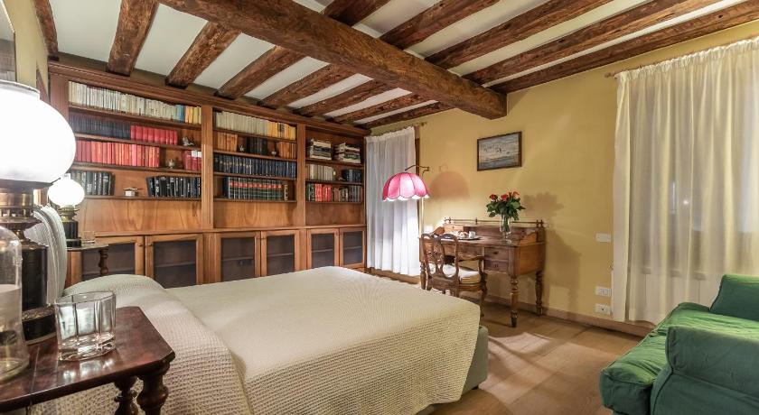 La Tana Cozy Apartment in Campo San Maurizio photo