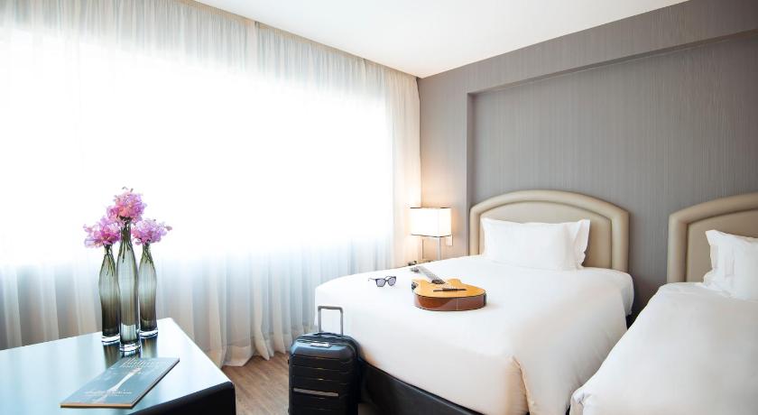 Image of Superior Twin Bed 6