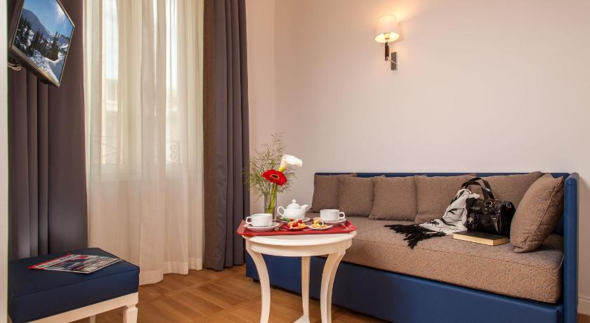 Image of Triple Deluxe 11