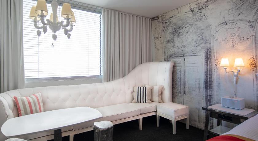 Image of Alexandria Deluxe King 5